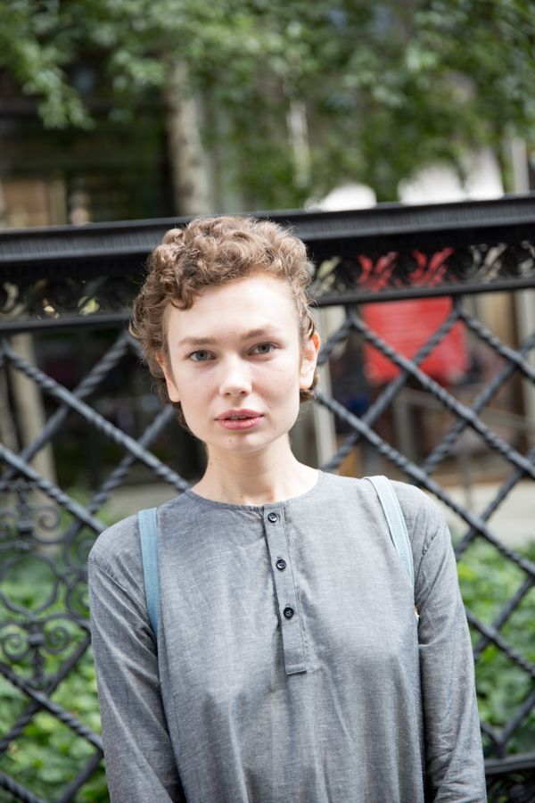 Pixie keriting sebagai pilihan untuk potongan rambut keriting pendek. (Foto: Indigitals)