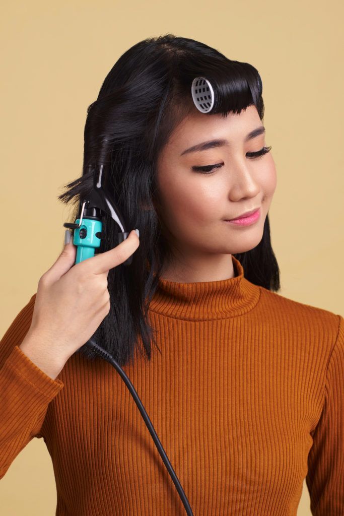 step-3-cara-mengeriting-rambut-berponi-mulai-mengeriting-rambut