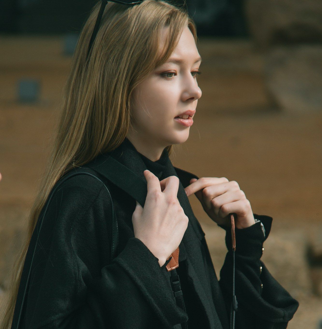 Pilihan warna yang lebih terang: ash brown. (Foto: Shutterstock)