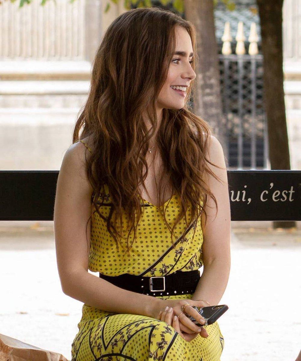 Diikal ala beachwave seperti Emily, why not? (Foto: Netflix)