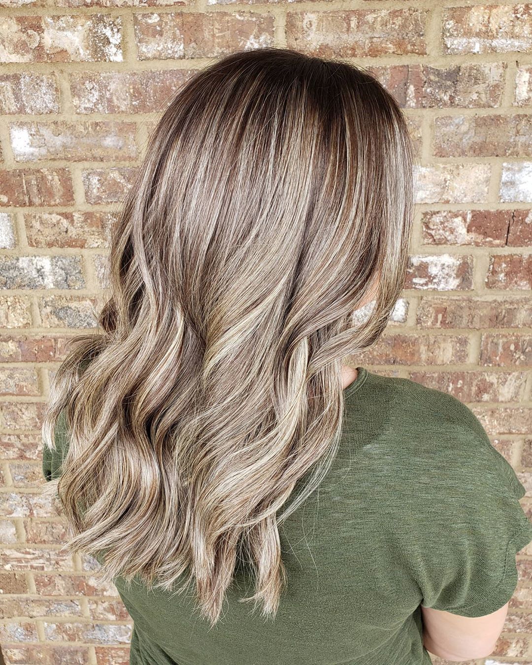 Sapuan warna ash blonde yang keren. (Foto: Pinterest)