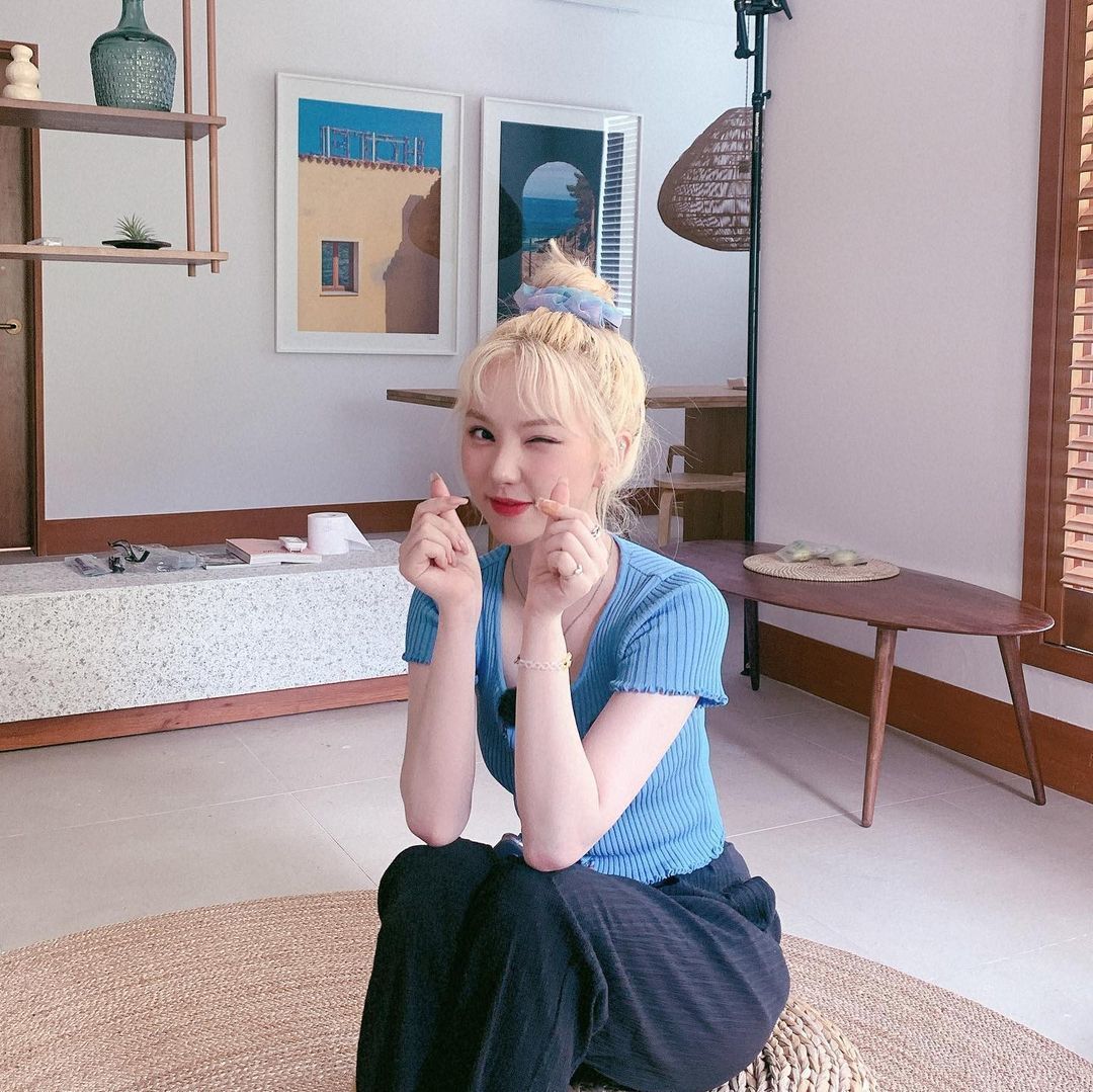 Eunha adalah salah satu K-pop idol yang sering terlihat menggunakan scrunchies. (Foto: Instagram/
rlo.ldl)