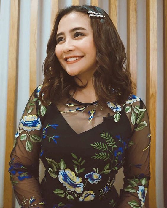 10 Model Rambut Prilly Latuconsina yang Bisa Dicoba Sendiri