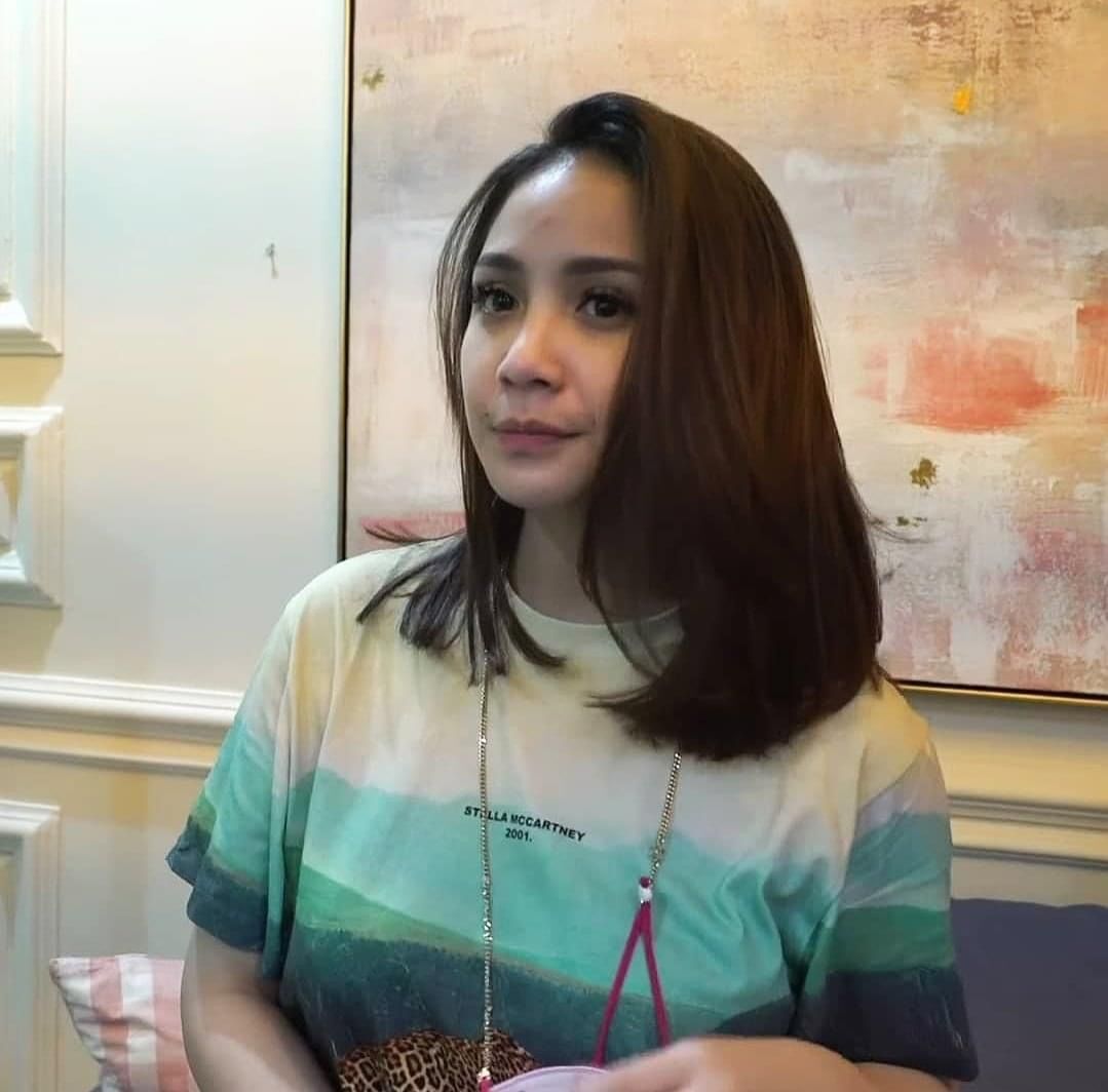 Nagita Slavina terlihat lebih fresh dengan gaya rambut long bob. (Foto: Pinterest)