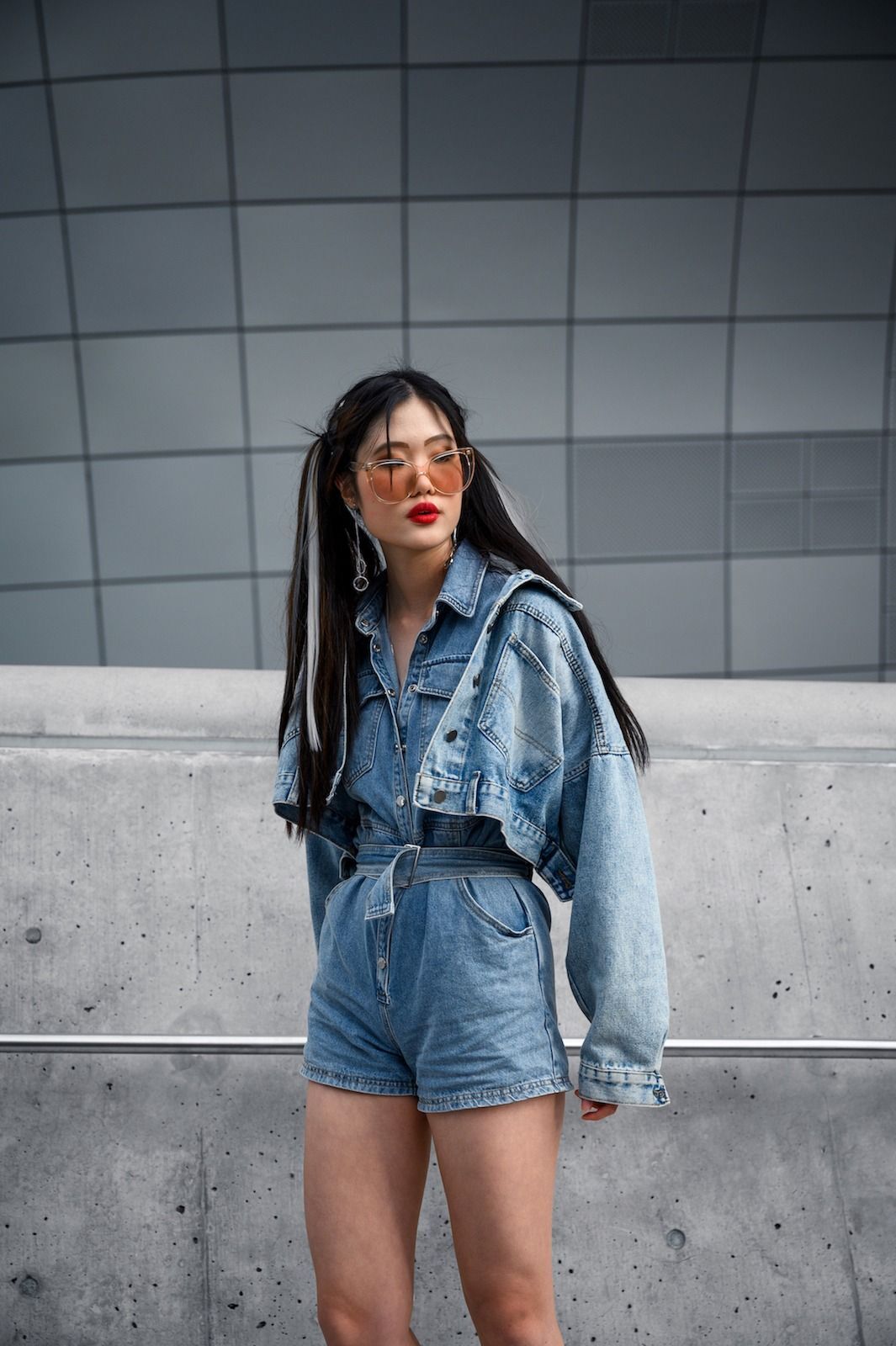 Grey streak selalu keren pada rambut hitam. (Foto: Shutterstock)