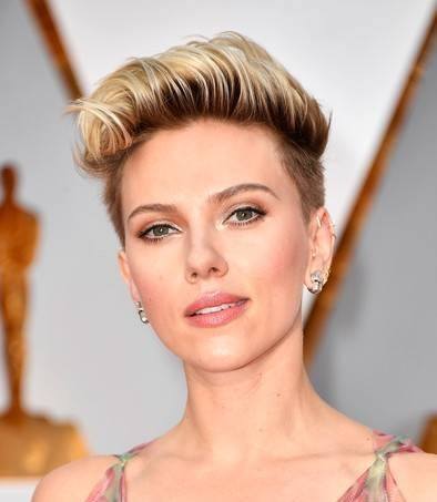 Tertarik coba rambut pixie ala Scarlett Johansson ini? (Foto: Shutterstock)