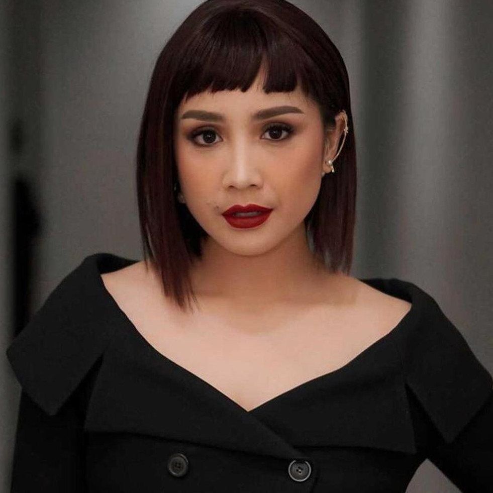 Coba gaya rambut pendek pakai wig bob. (Foto: Instagram.com/wanda_haraa)