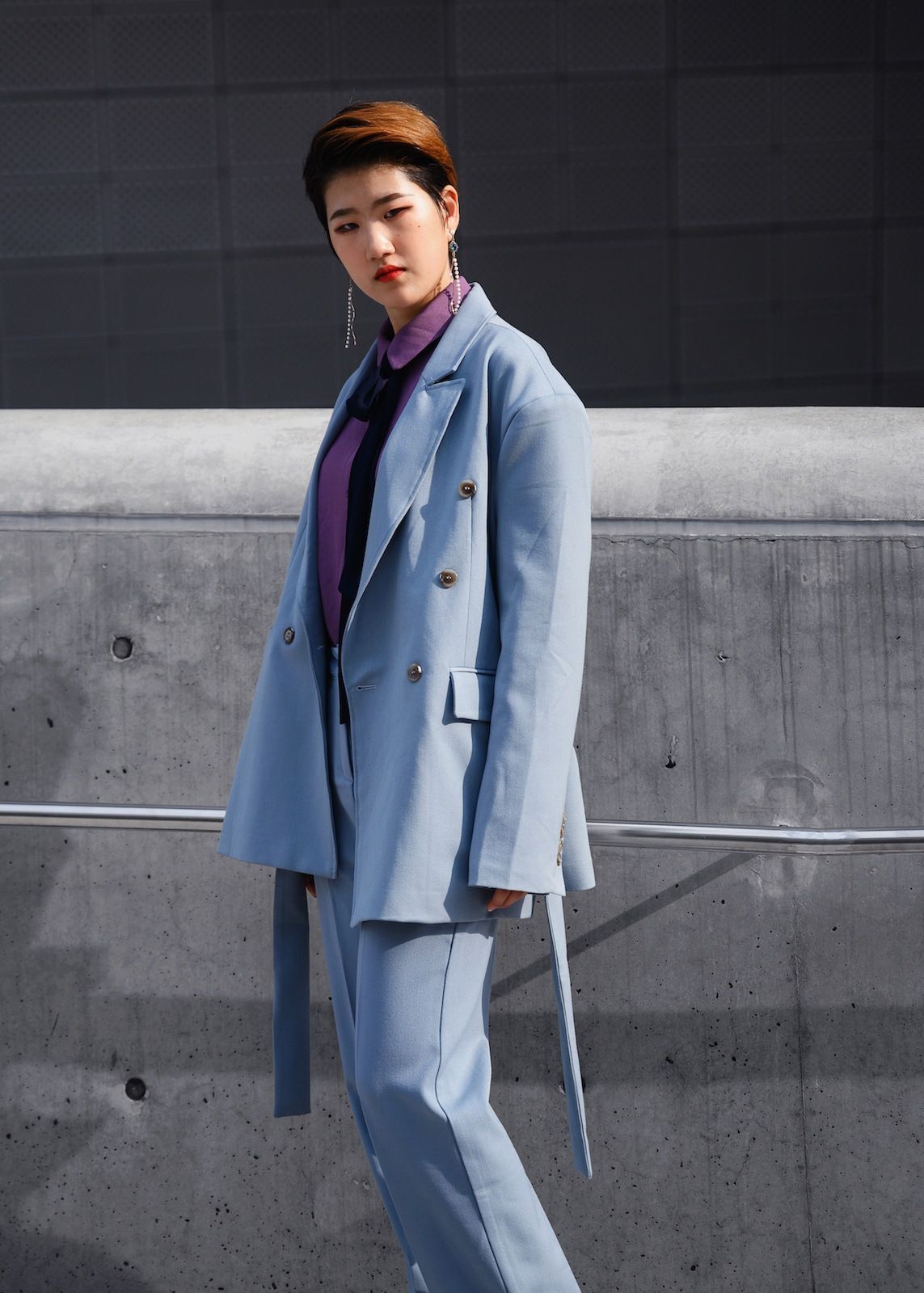 Suka warna auburn? Coba padukan dengan hitam. (Foto: Shutterstock)