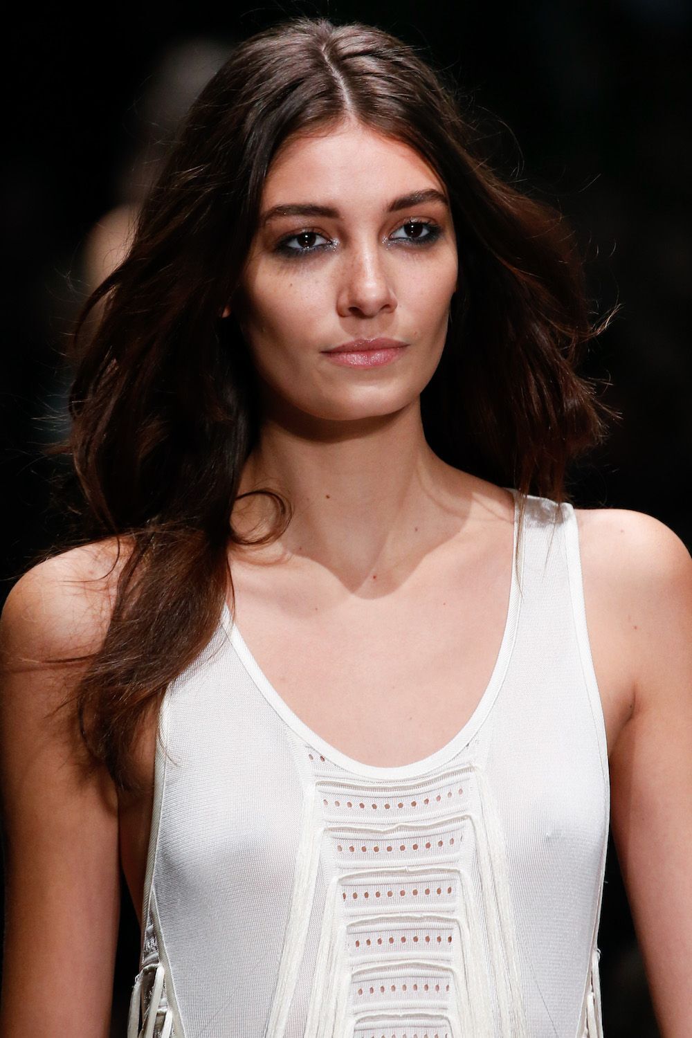 Gaya loose wavy yang seksi. (Foto: Indigitalimages.com)