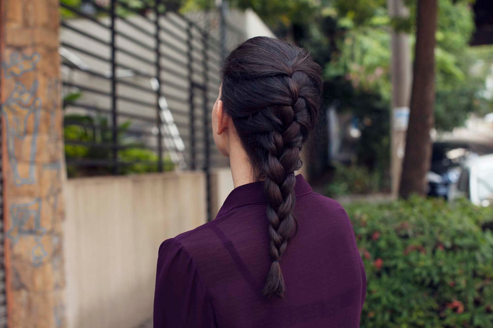 French braid sederhana cocok untuk rambut panjang. (Foto: Raquel Brust)