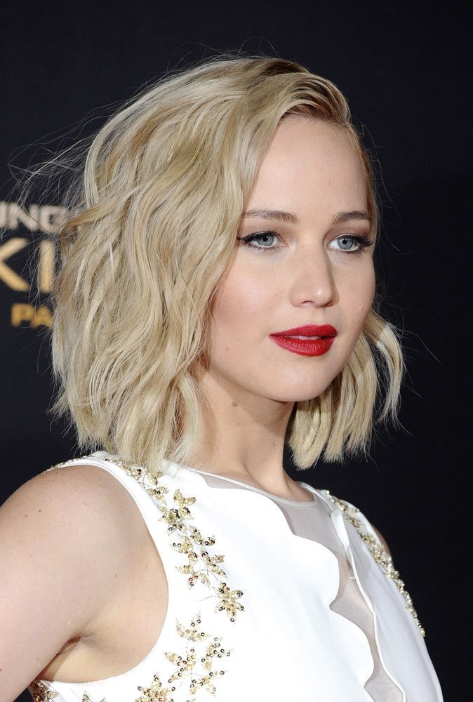 Bob keriting sedang ngetren karena bisa membuat penampilanmu tampak semakin kekinian. (Foto: Shutterstock)