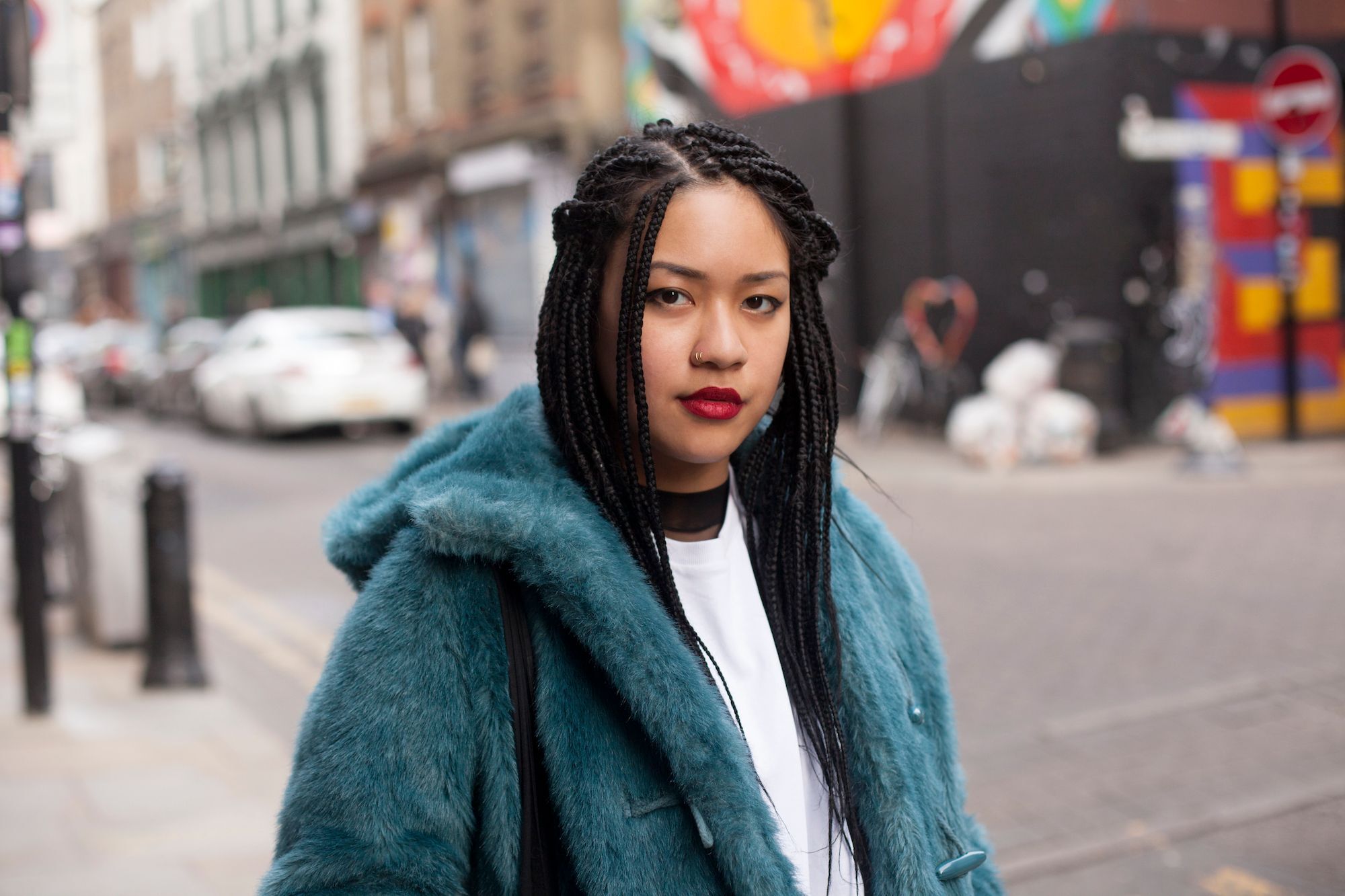 Ingin punya rambut panjang dengan cara yang tak merusak rambut? Coba gaya faux locs. (Foto: Dvora)