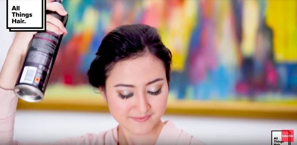 Pakai hairspray secara merata.