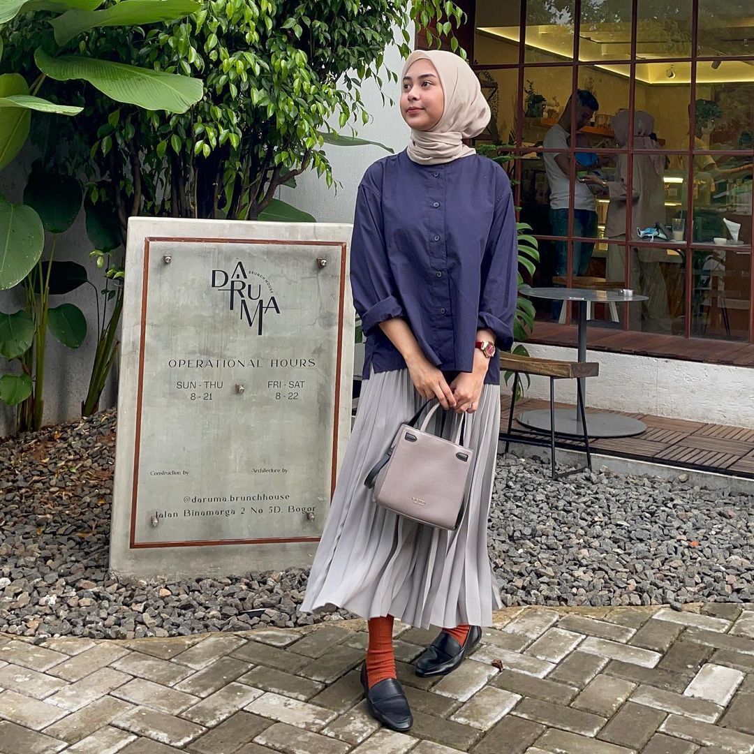 Pecinta gaya minimalis wajib coba padanan look simpel tapi chic ini! (Foto: Instagram.com/diantyy.a)