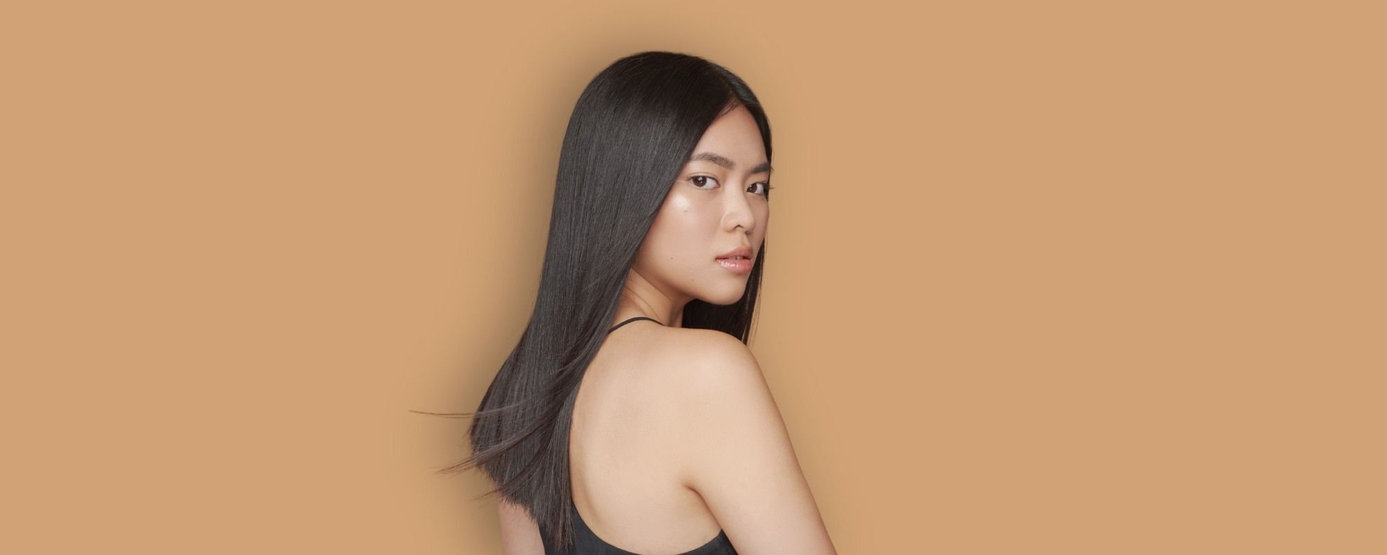 wanita asia dengan rambut lurus