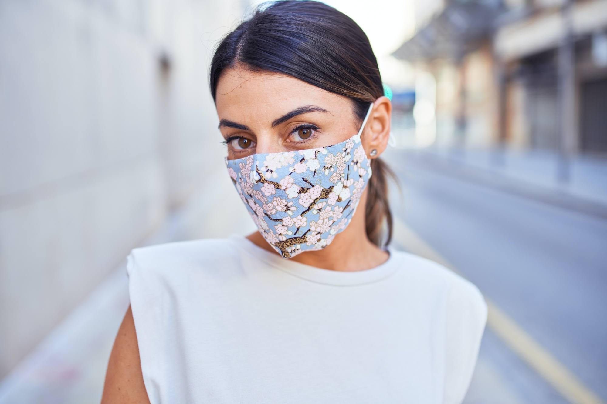 Masker kain yang cantik. (Foto: Shutterstock)