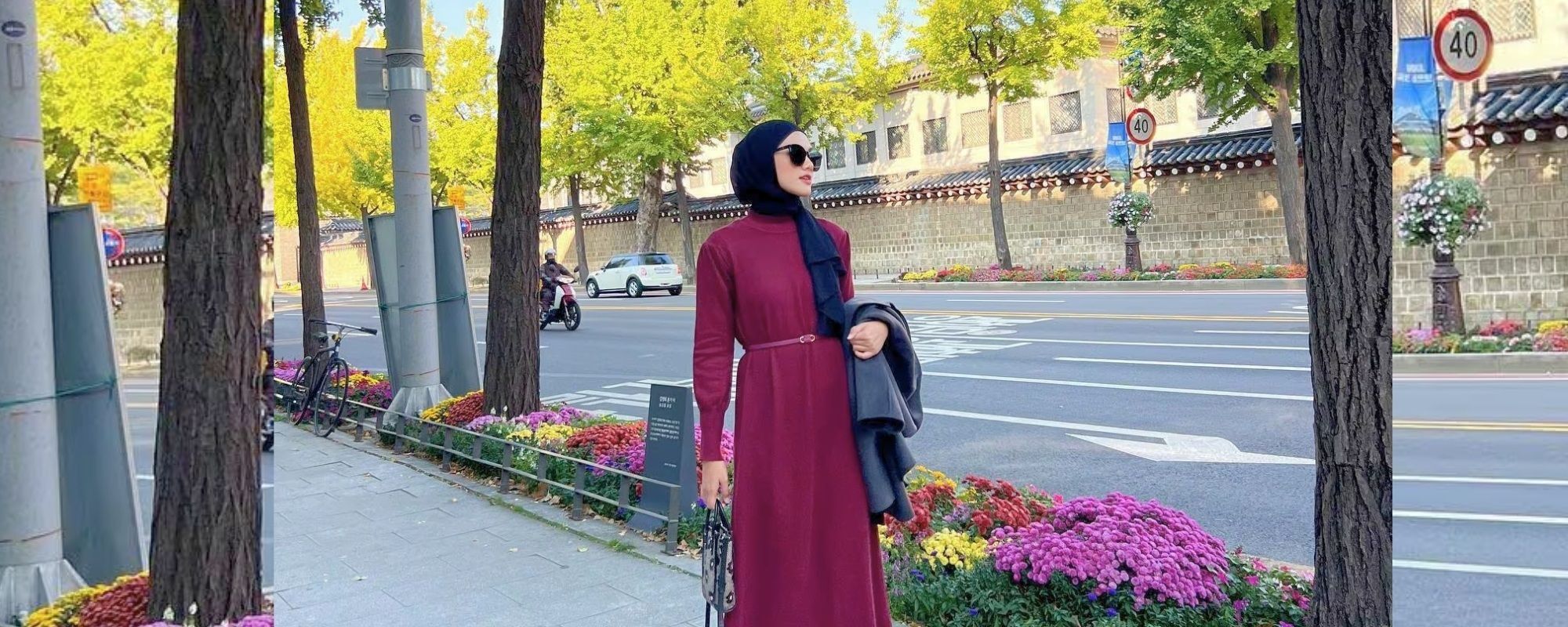 wanita muslim berhijab dengan baju warna maroon