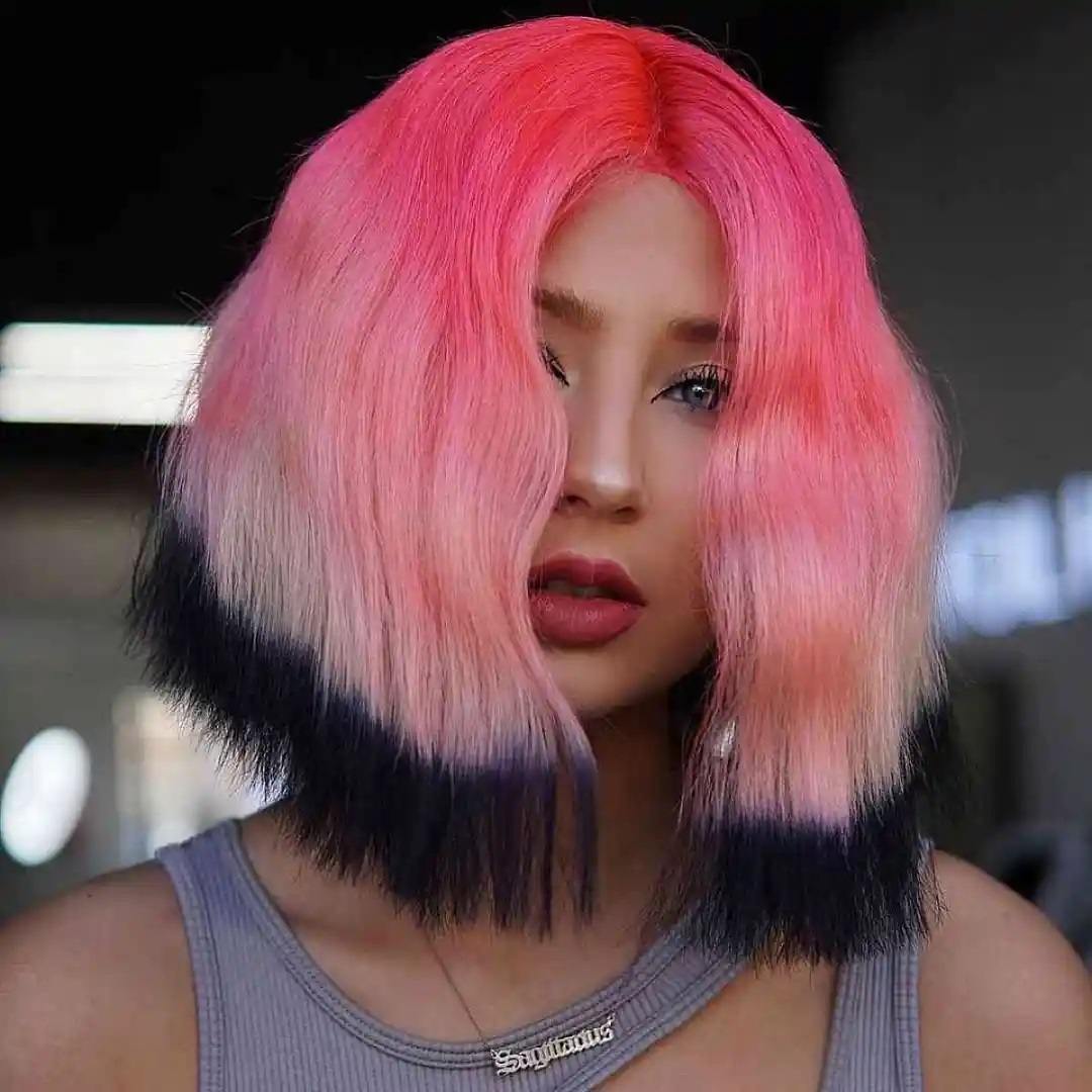 Super edgy dengan warna rambut pink. (Foto: evelinakemp.com)