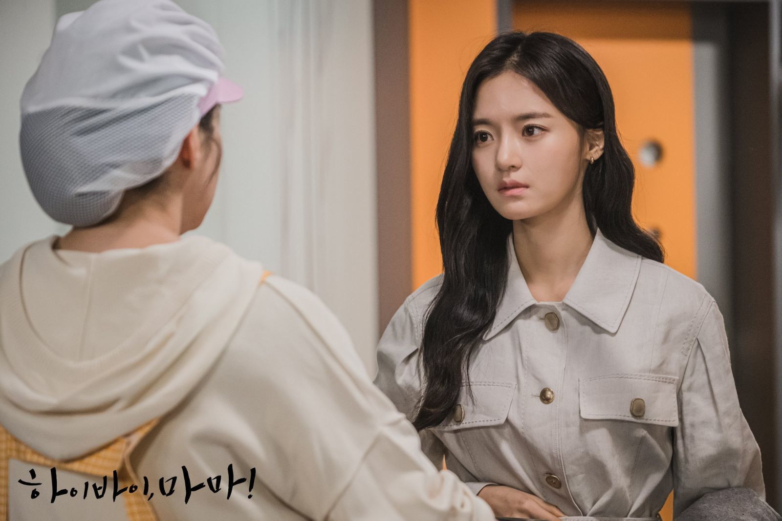 Oh Ming-jung selalu terlihat manis dan bersahaja dengan rambut panjangnya yang dibiarkan hitam alami. (Foto: tvN)