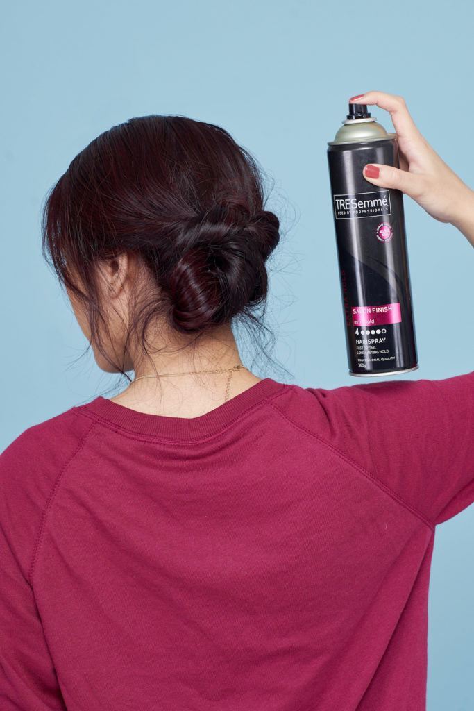Step 7 - menyemprotkan hairspray