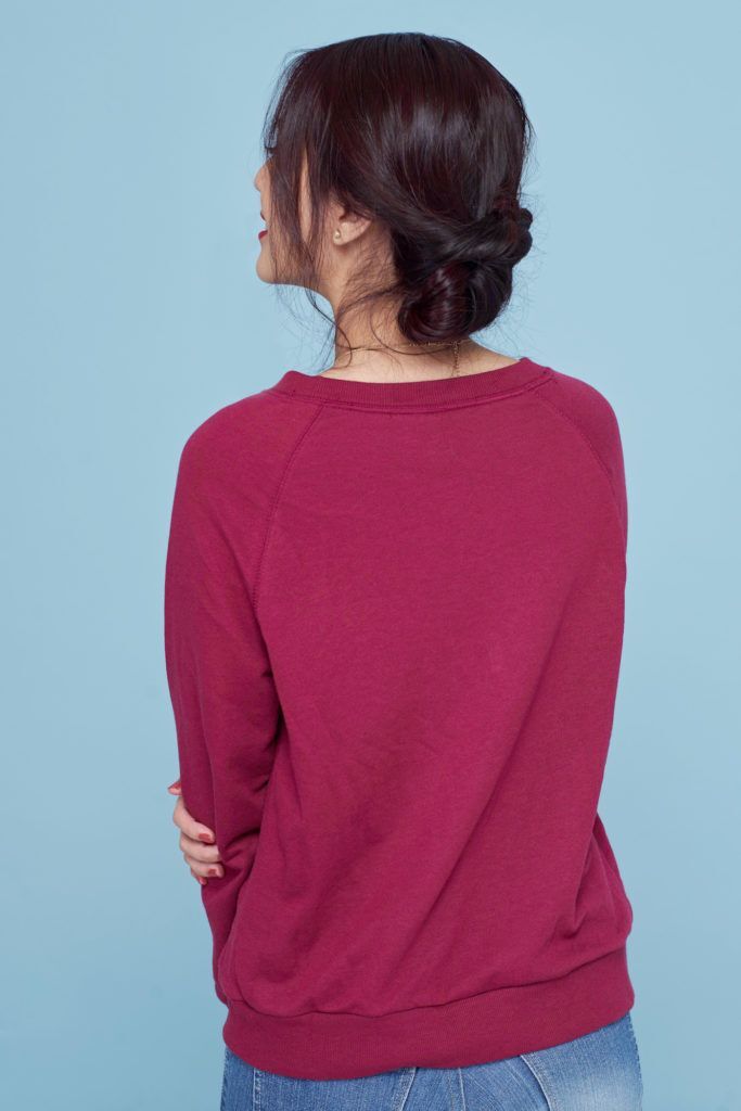 Wanita Asia dengan gaya rambut banana bun