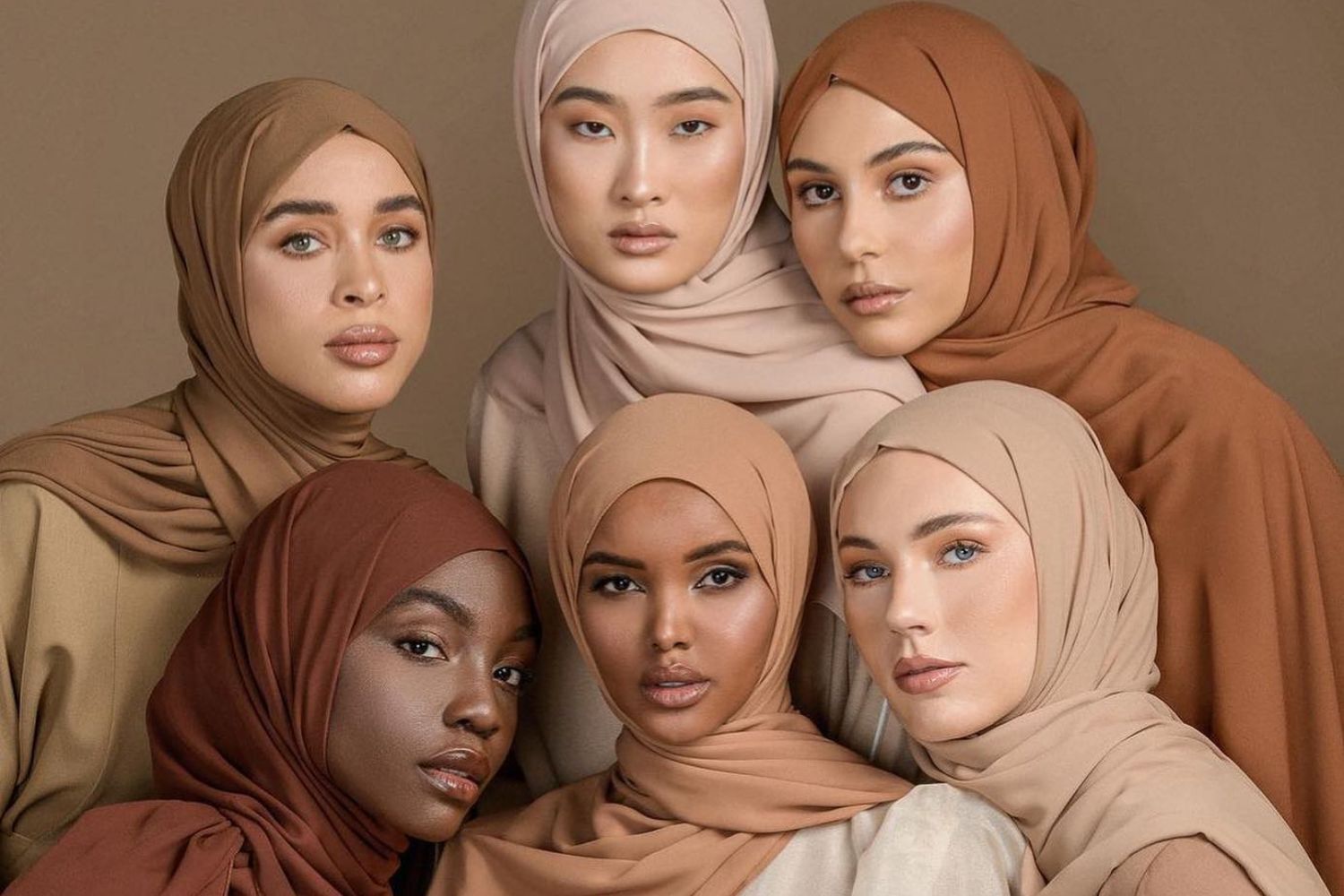 Wanita berhijab dengan berbagai warna kulit dan warna hijab.