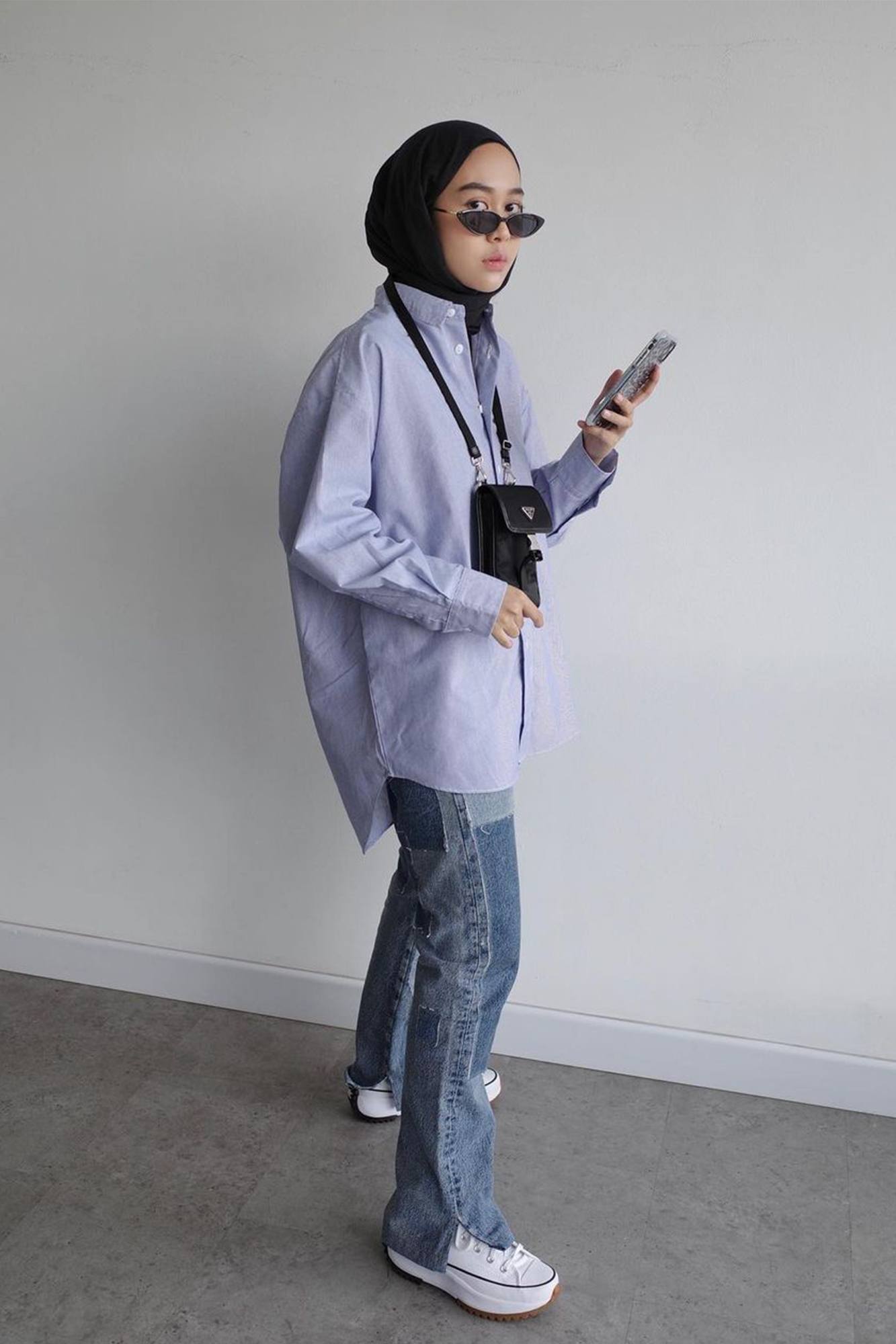 Kamu juga suka style oversized seperti Intan Khasanah? (Foto: Instagram/strngrrr)