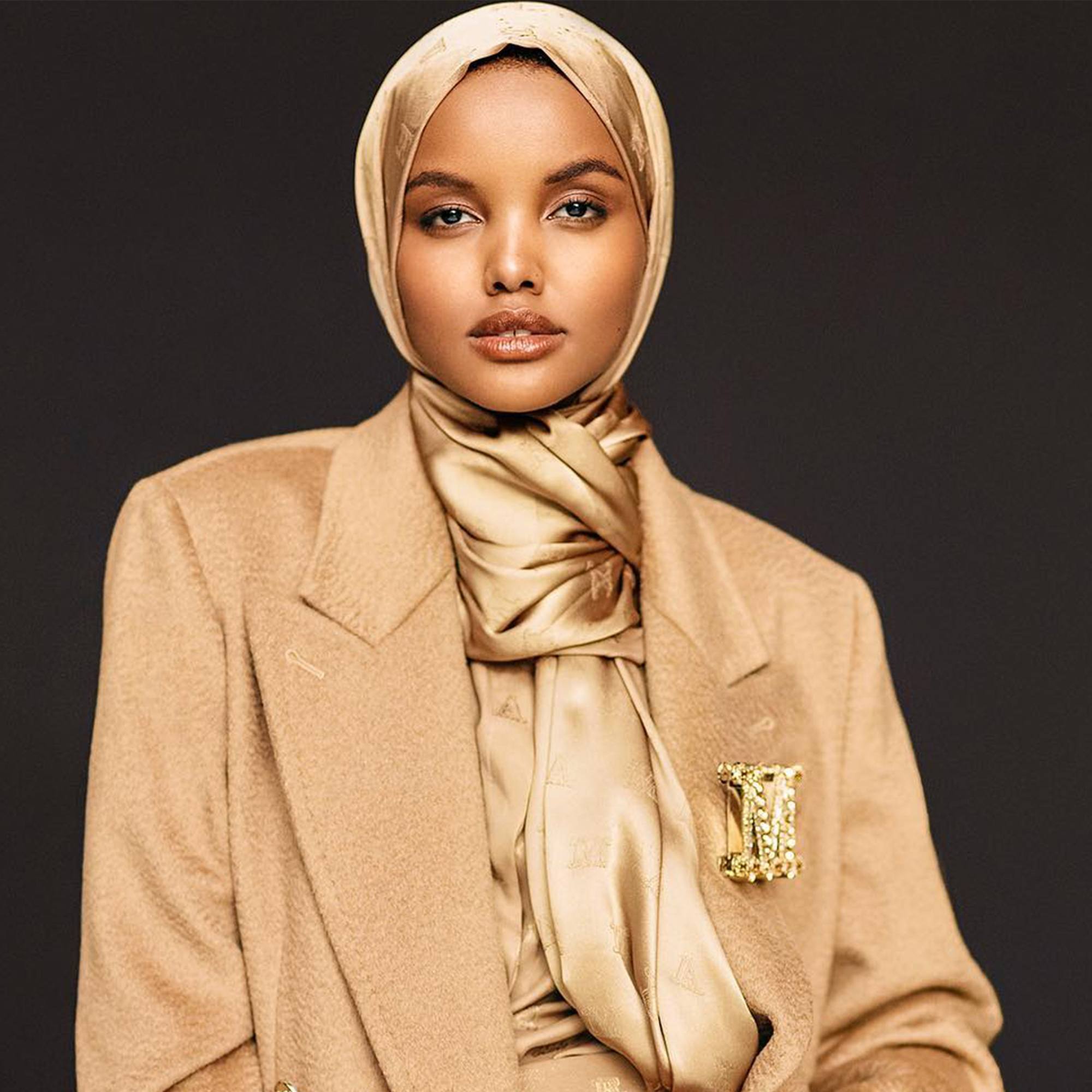 Hijab warna gold. (Foto: Instagram/halima)