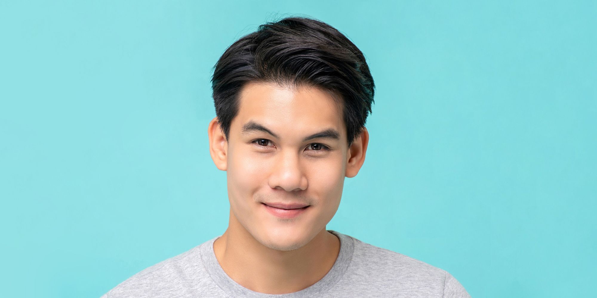 pria asia dengan rambut lurus