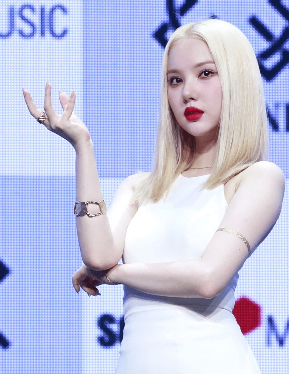 Bob dan pirang? Why not? (Foto: Allkpop.com)