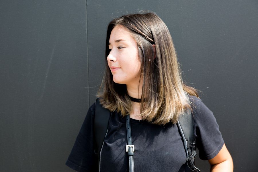 Ombre ashy blonde adalah paduan warna cool toned yang bisa kamu coba. (Foto: Verity Jane Smith)