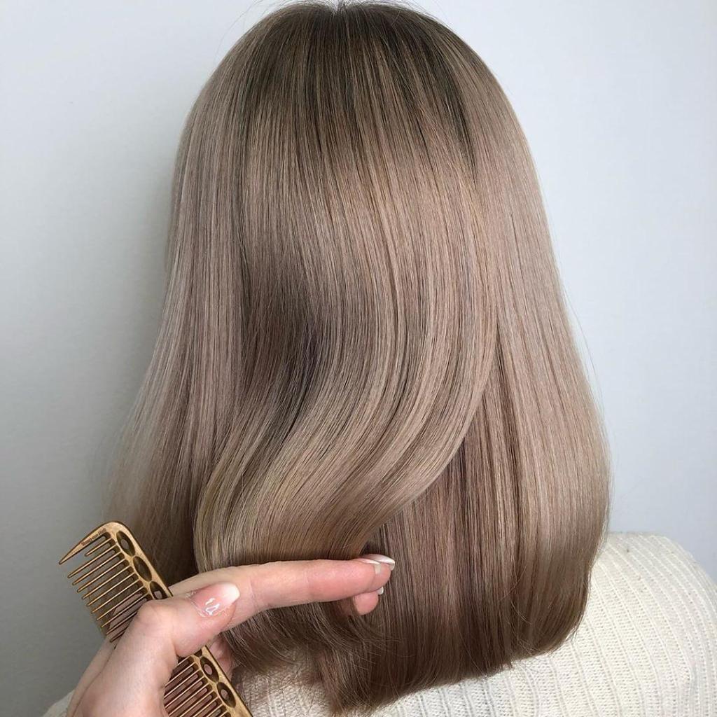 Pirang gelap yang punya nuansa abu-abu. (Foto: instagram/tofutofudiane)