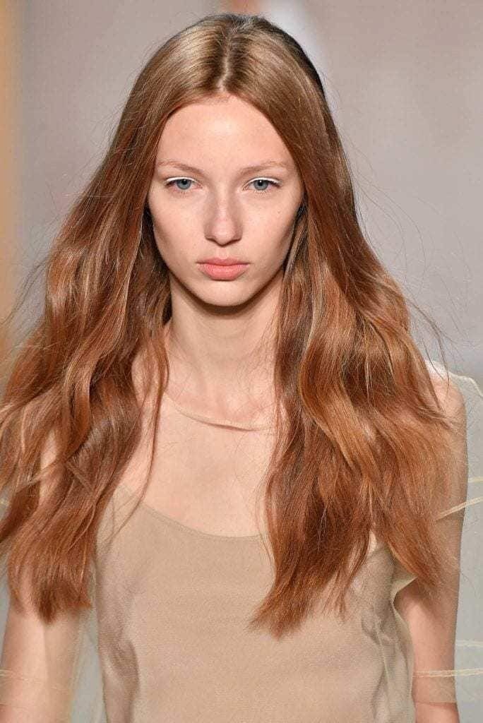 Semburat emas yang membuat warna rambut jadi shiny.  (Foto: Indigitalimages.com)
