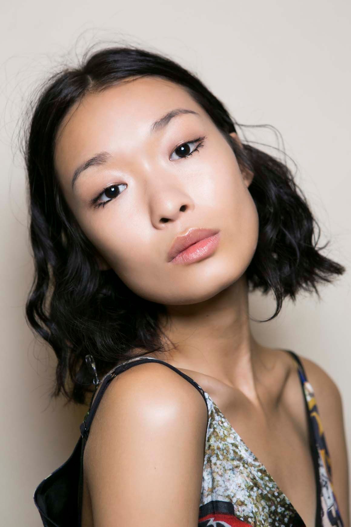 ผมสั้นดัดลอนเล็ก (Credit: Rex by Shutterstock)