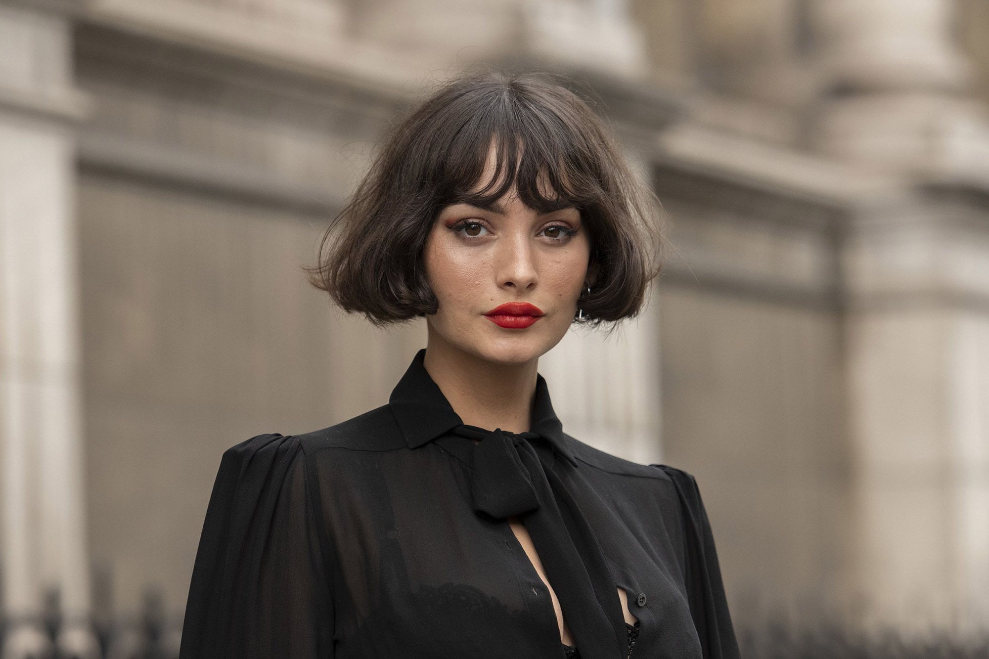 Model rambut French Bob akan semakin manis jika dipadukan dengan micro bangs seperti ini. (Foto: Getty Images)