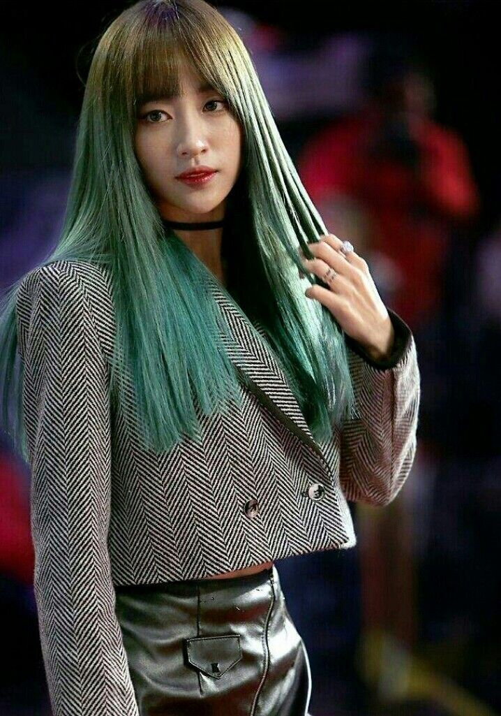 Ombre a la Hani EXID, memberi karakter pada rambutmu. (Foto: Pinterest)