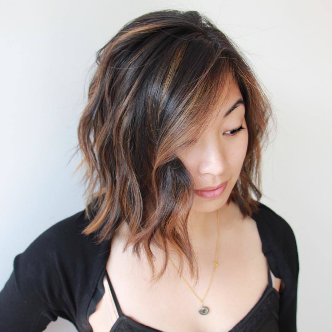 Padukan brown balayage dengan gaya rambut long bob. (Foto: Instagram.com/ dawnbradleyhair)