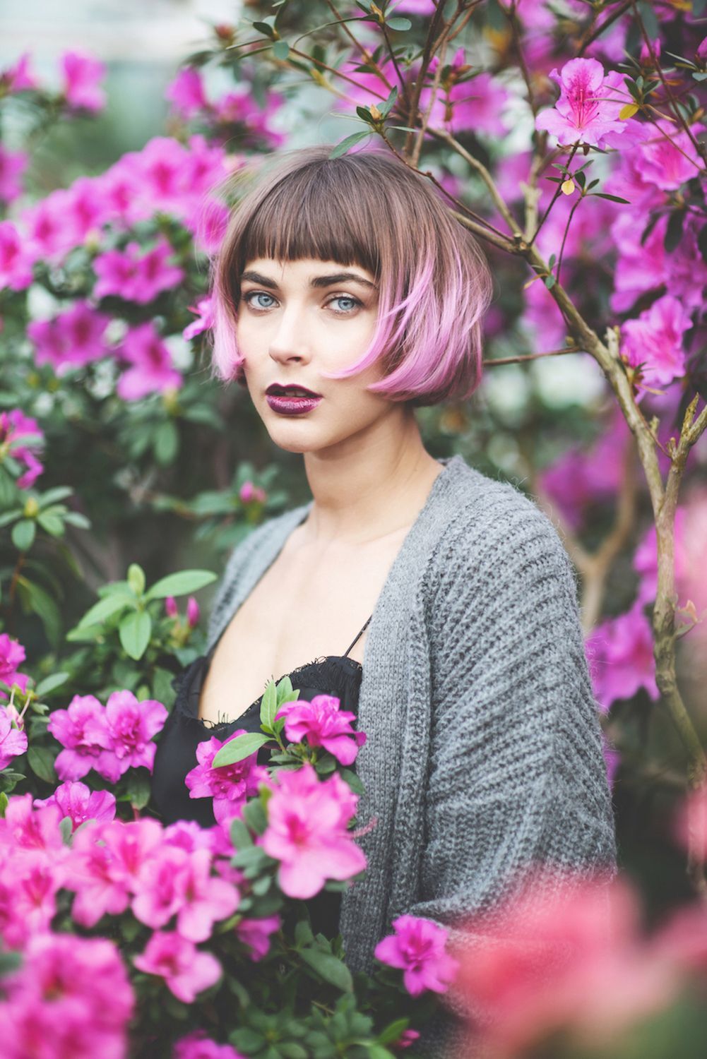 Berikan warna pink pada rambut cokelatmu. (Foto: Shutterstock)