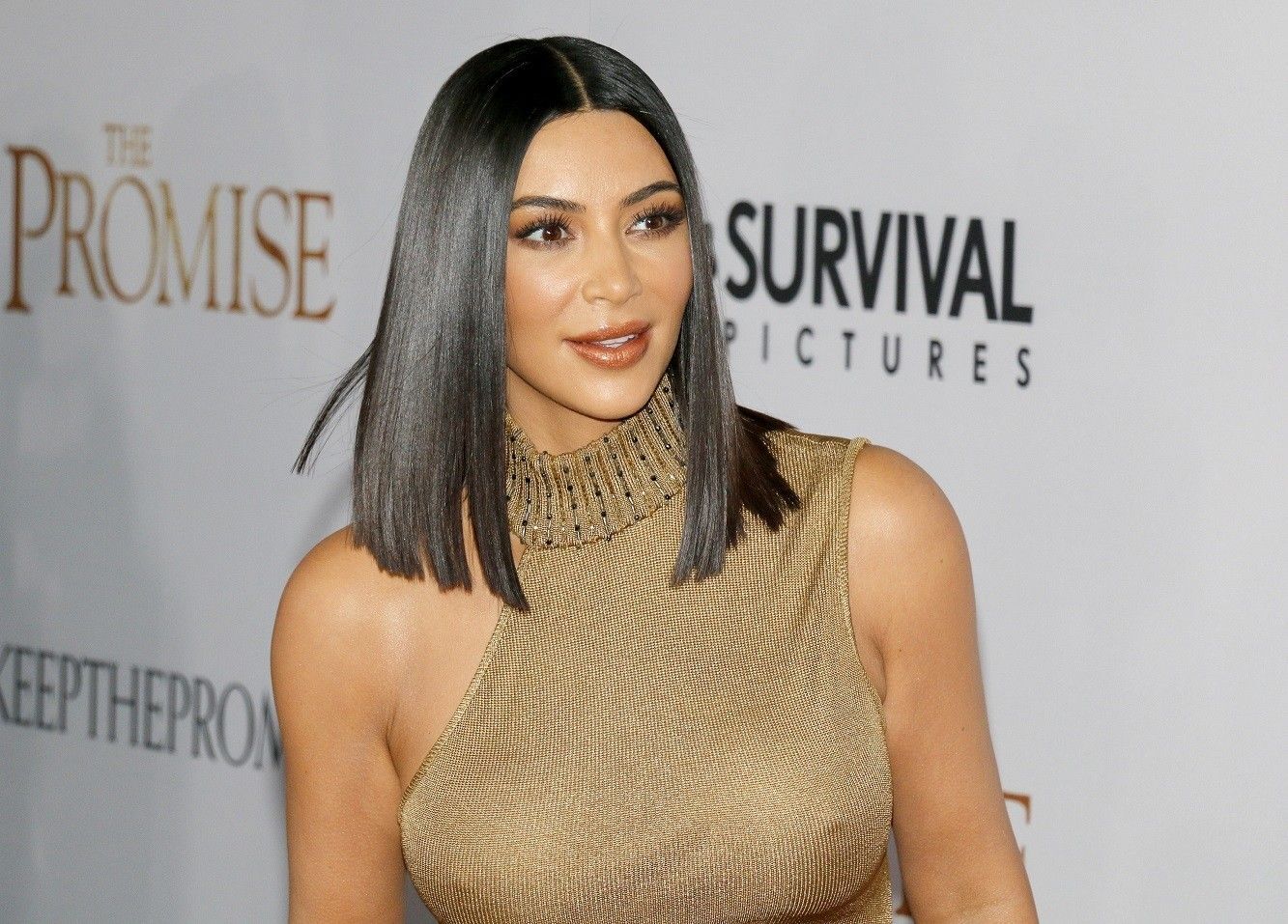 Model rambut bob panjang untuk wajah bulat a la Kim Kardashian. Bikin penampilan terlihat modern dan cantik. (Foto: Shutterstock)