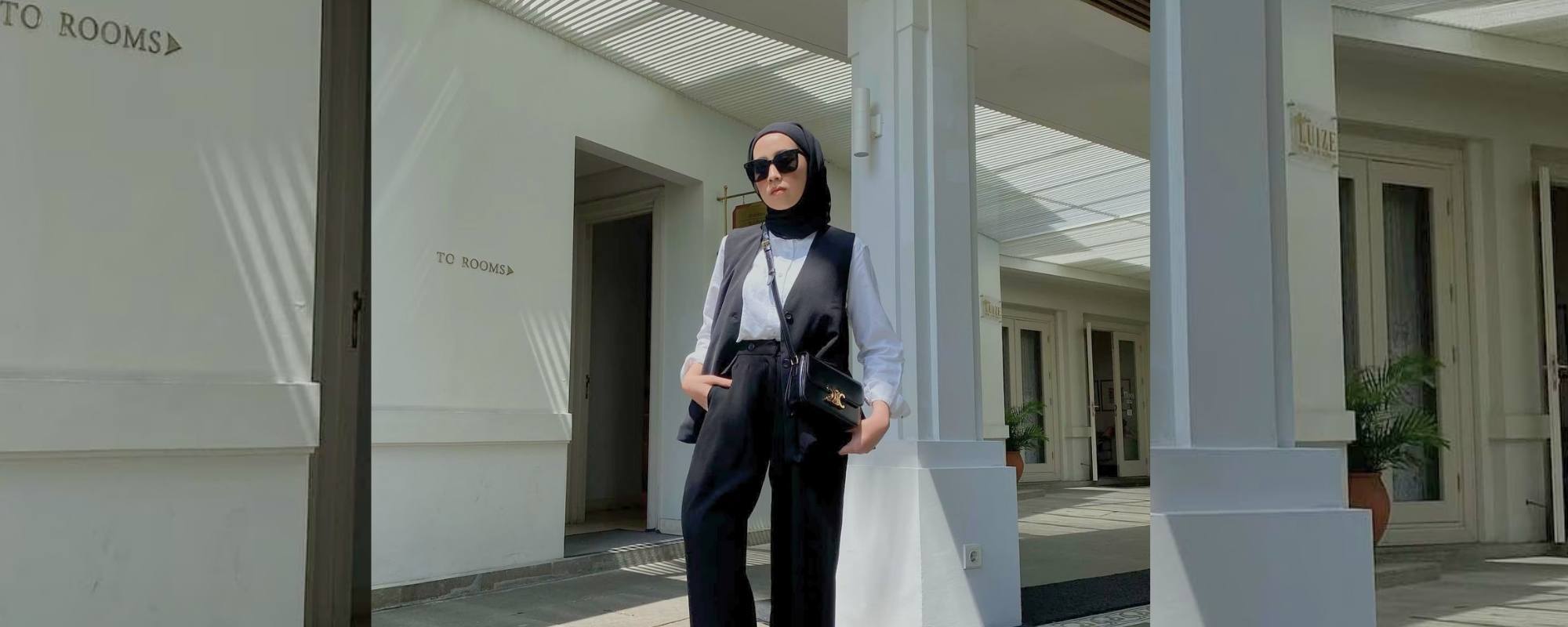 10 Inspirasi Padu Padan OOTD Monokrom Hijab yang Stylish