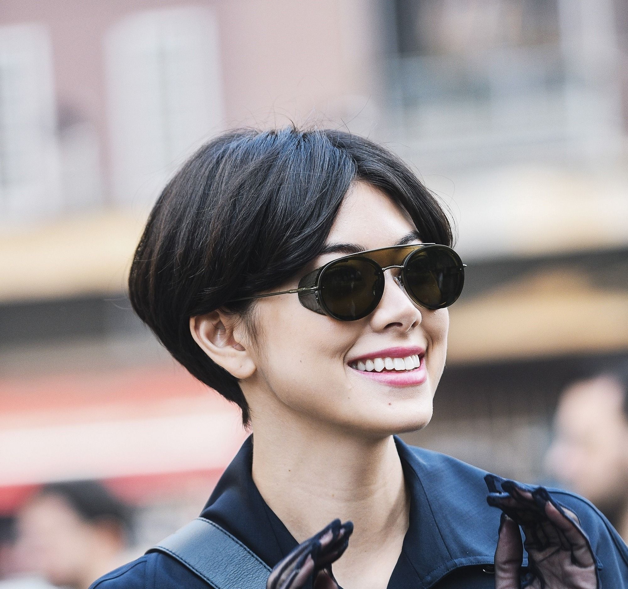 Trend poni pendek juga keren saat dibelah tengah, lho! (Foto: Shutterstock)
