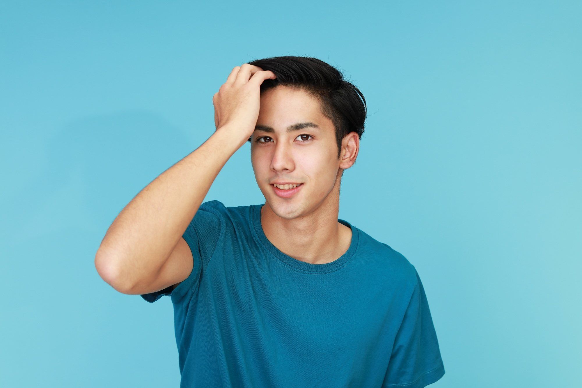 15 Penyebab Rambut Rontok Pada Pria dan Solusinya