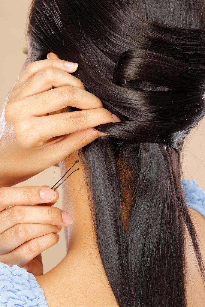 Step 4 tutorial chignon criss cross