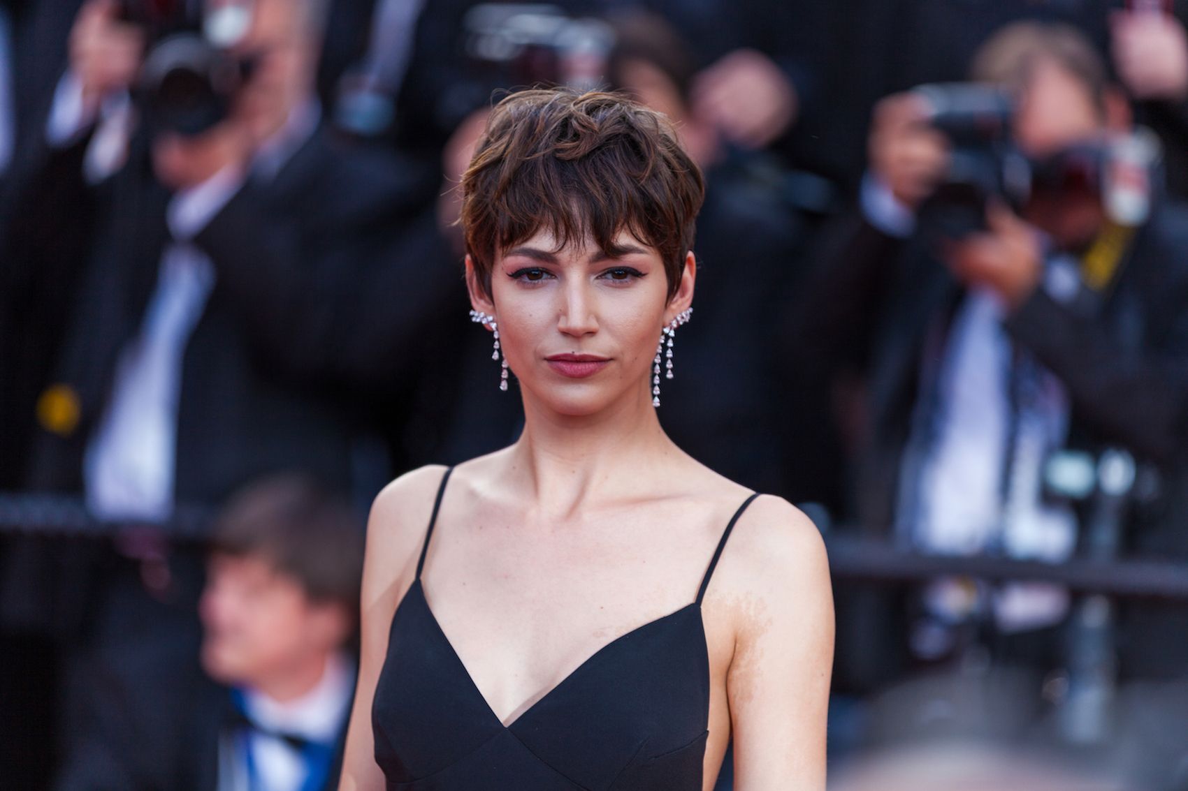 Coba berikan sedikit tekstur pada rambut pixie-mu. (Foto: Shutterstock)