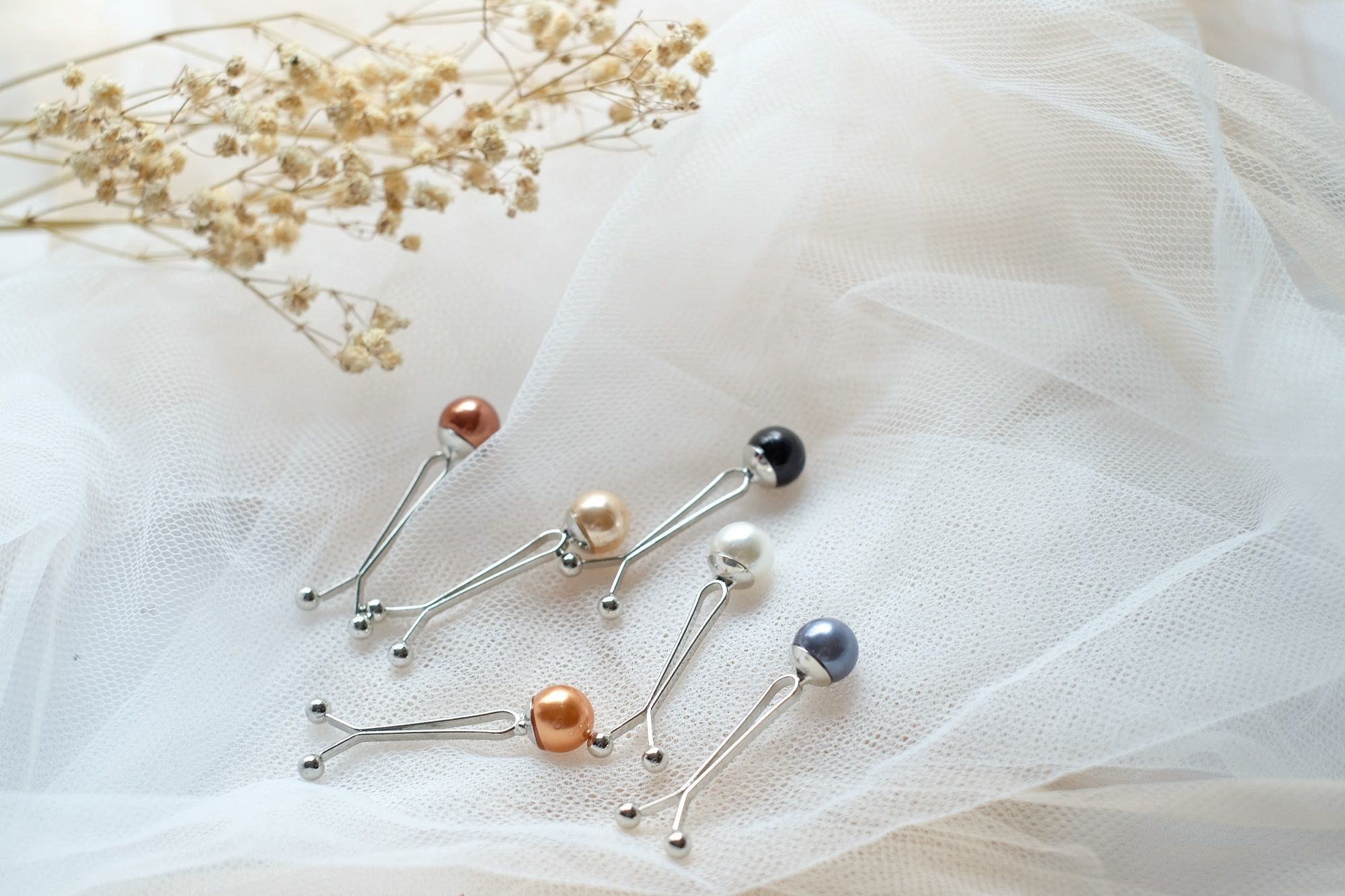 Beberapa klip turki di atas kain tule