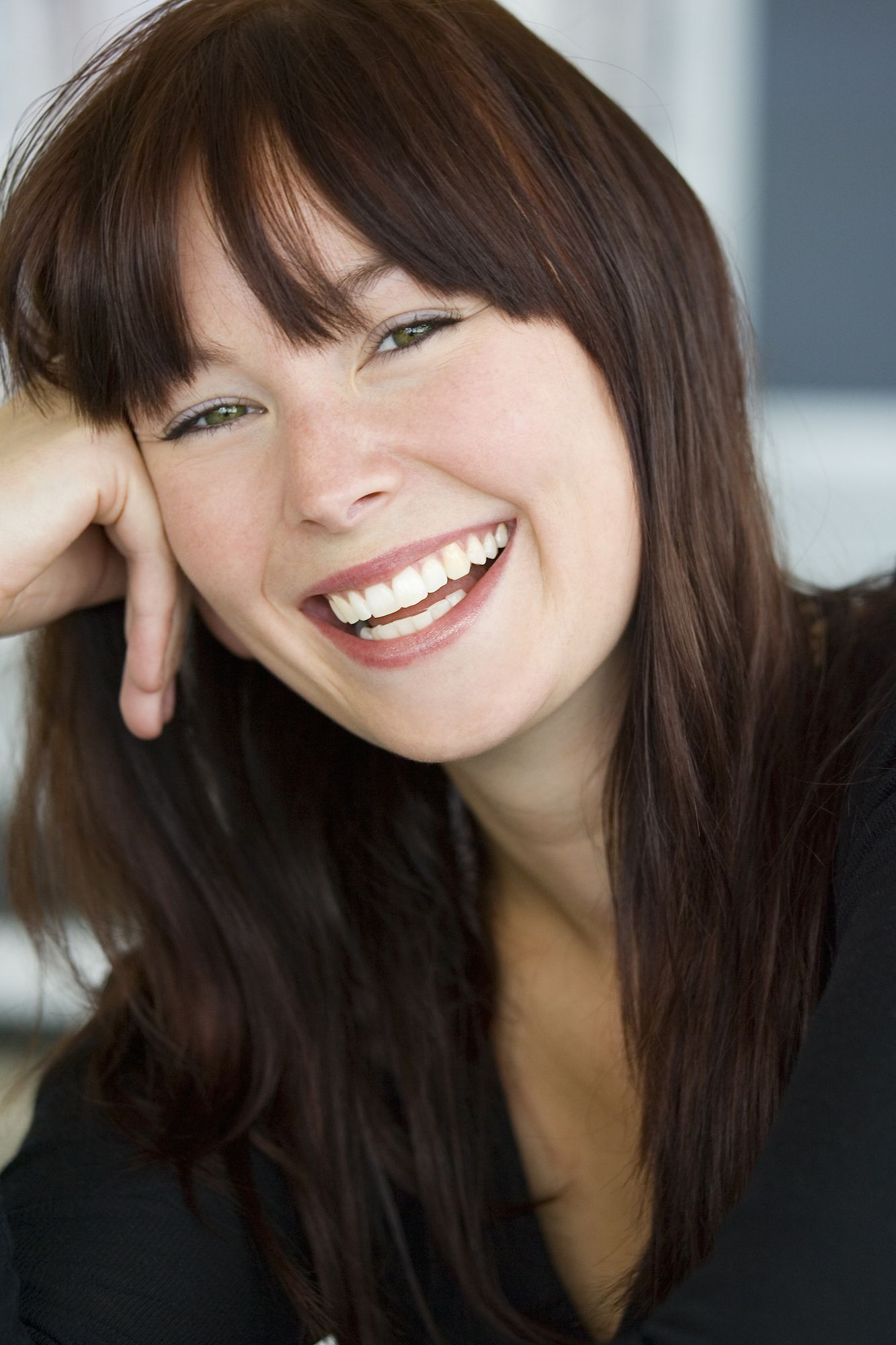 Warna merah dengan campuran kecokelatan  membuatmu terlihat manis. (Foto: iStock by Getty Images)