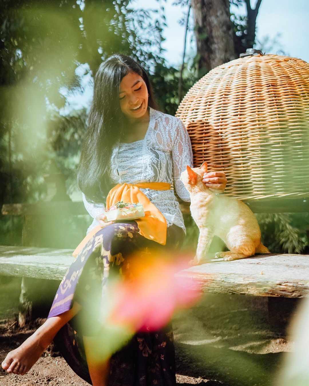 satya winnie di bali dengan baju adat