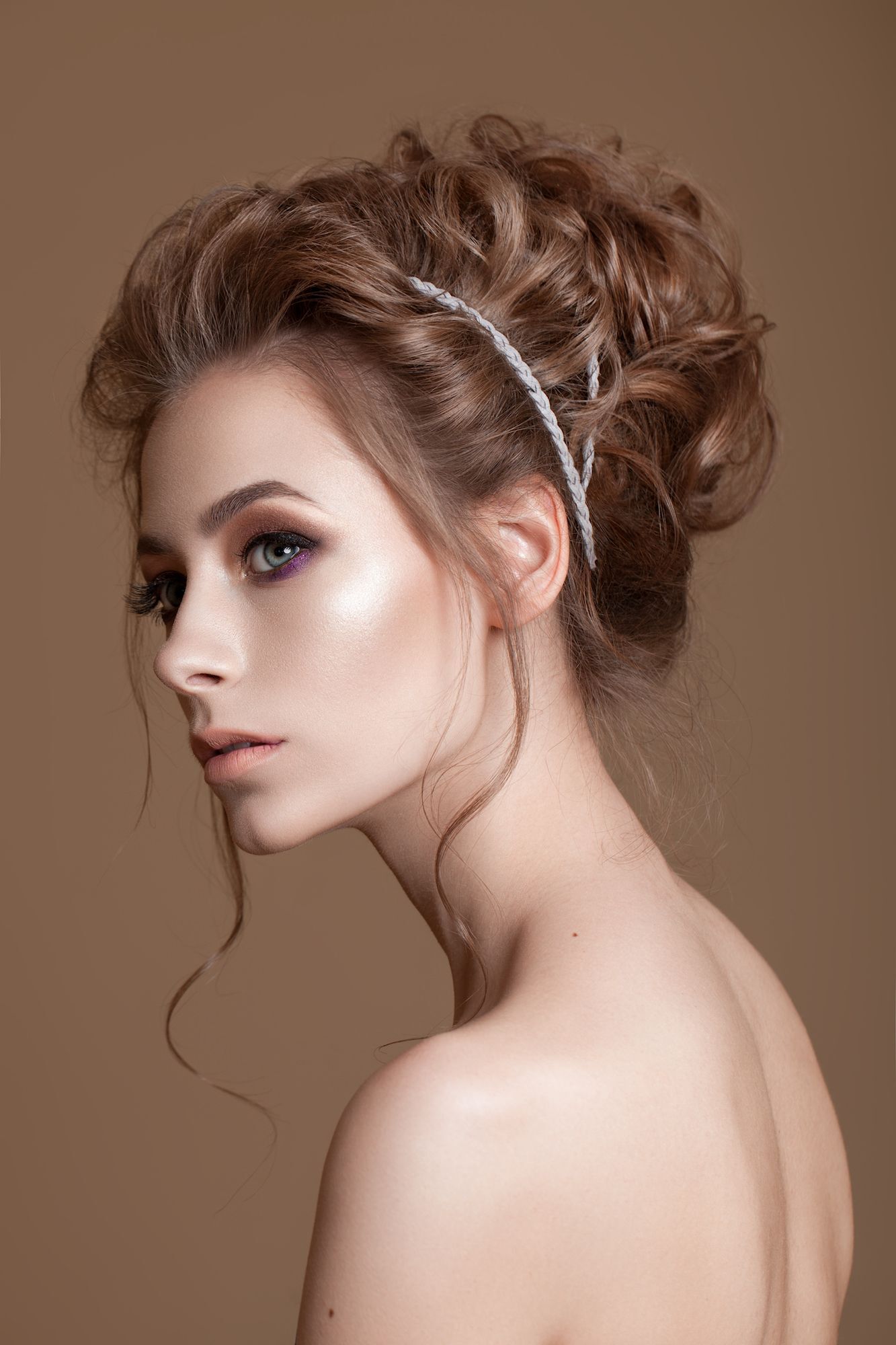 Gaya rambut modern dan wavy bervolume. (Foto: Shutterstock)