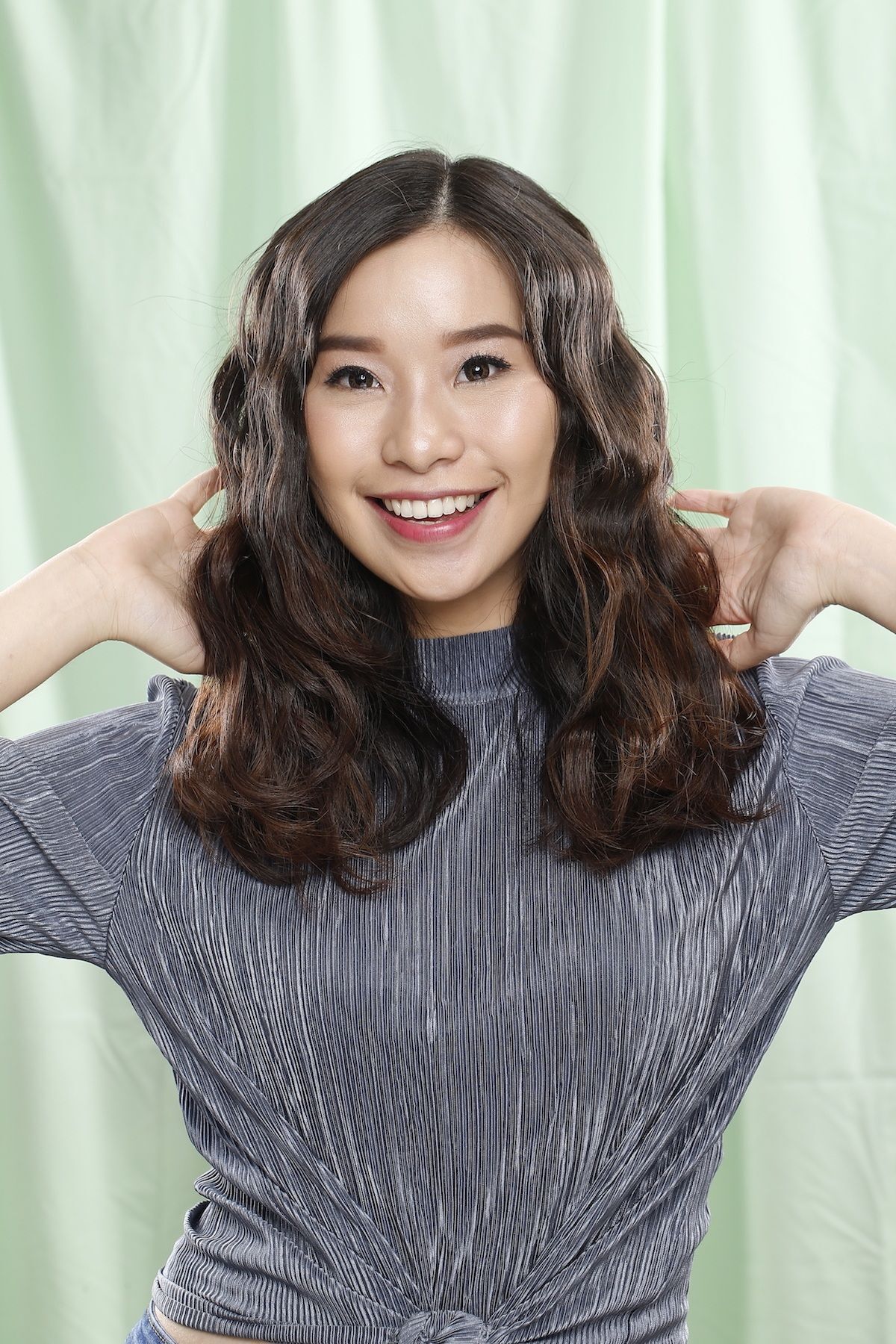 Cara mengeriting rambut dengan catokan S-wave