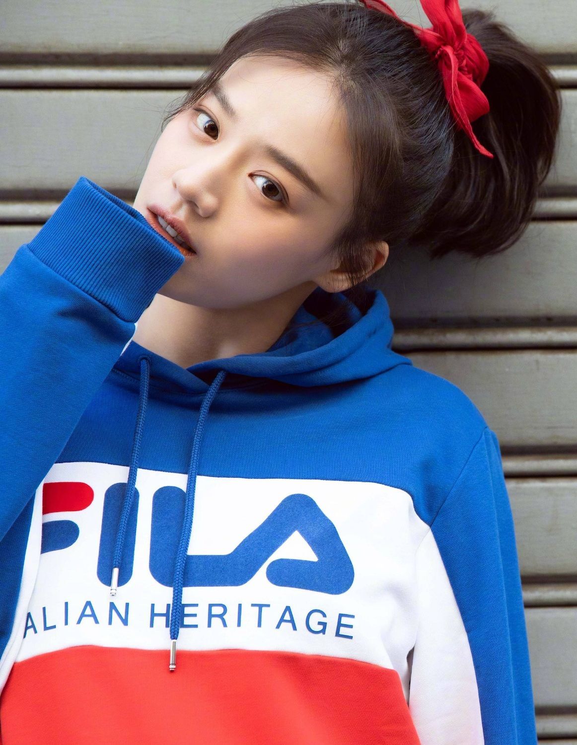 Wanita asia dengan gaya rambut cepol